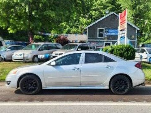 Used 2010 Pontiac G6 Sedan image 2