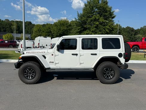 Used 2025 Jeep Wrangler Unlimited Rubicon AWD/4WD image 2