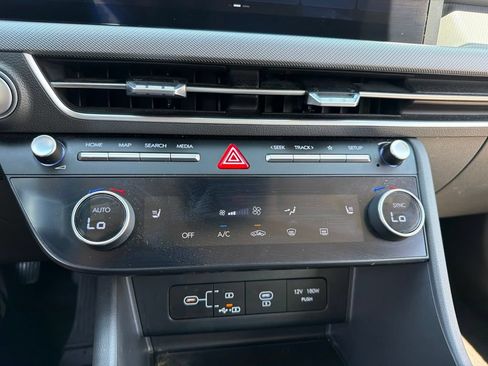 Used 2025 Hyundai Sonata SEL FWD image 12