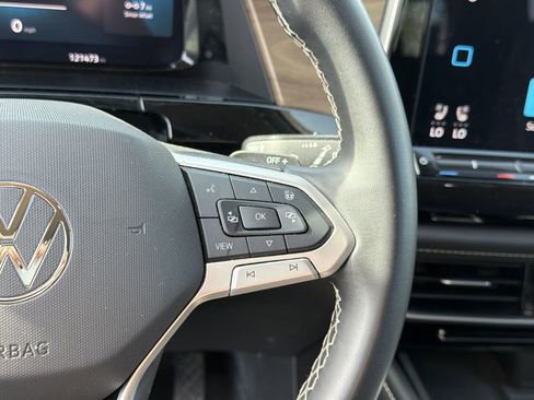 Used 2024 Volkswagen Atlas SE image 21