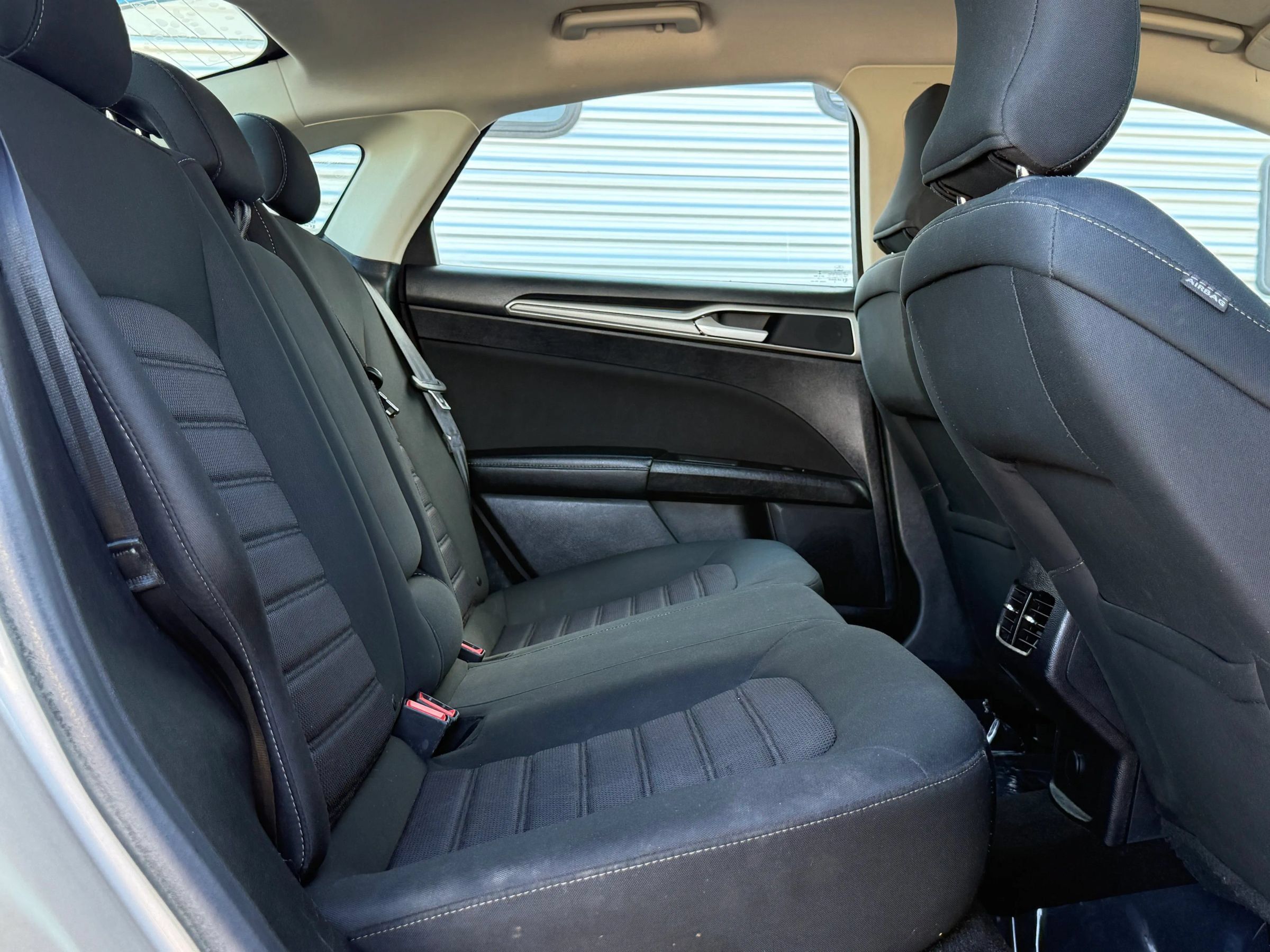 Used 2019 Ford Fusion SE FWD image 13