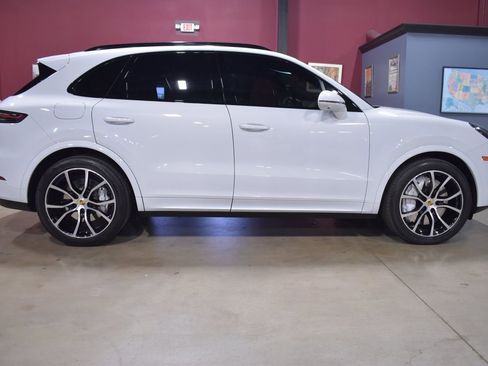 Used 2023 Porsche Cayenne Turbo w/ Premium Package Plus image 11