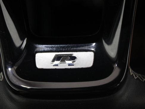 Used 2018 Volkswagen Golf R 4-Door AWD/4WD image 39