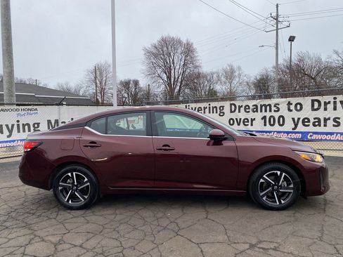 Used 2025 Nissan Sentra SV image 2