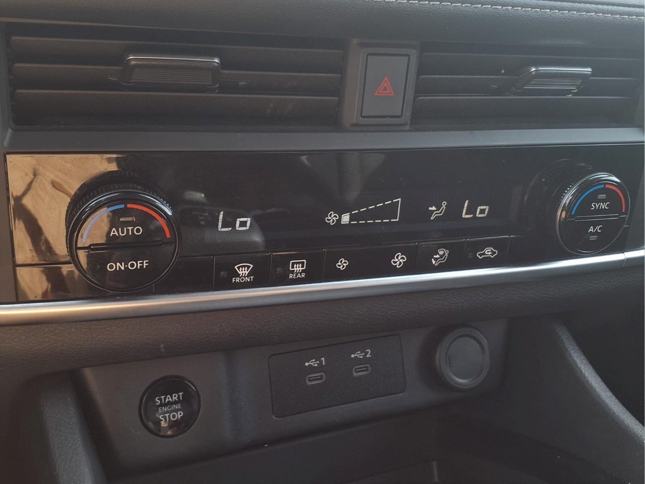 Used 2024 Nissan Rogue SV FWD image 12