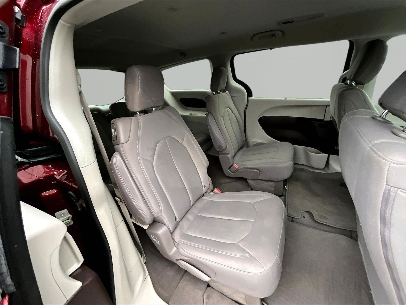 Used 2019 Chrysler Pacifica Touring Plus w/ Advanced Safetytec Group FWD image 24