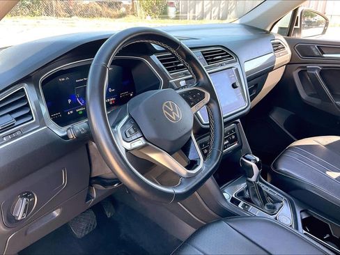Used 2024 Volkswagen Tiguan SE AWD/4WD image 36