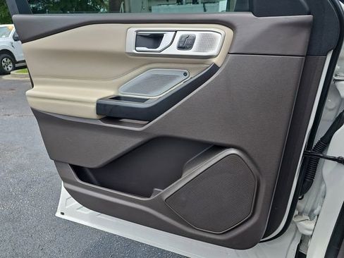 Certified 2020 Ford Explorer Platinum w/ Premium Technology Package AWD/4WD image 33
