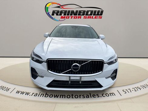 Used 2022 Volvo XC60 B5 Momentum image 2