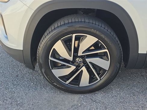 New 2026 Volkswagen Atlas SE image 7