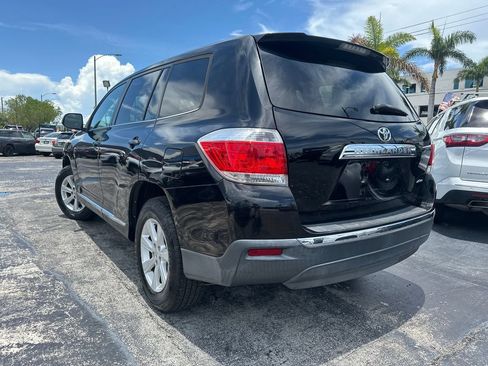 Used 2011 Toyota Highlander 4WD w/ Tow Pkg image 4