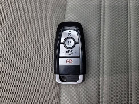 Used 2019 Ford Fusion SE FWD image 32