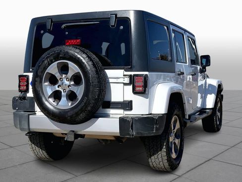 Used 2018 Jeep Wrangler Unlimited Sahara image 12