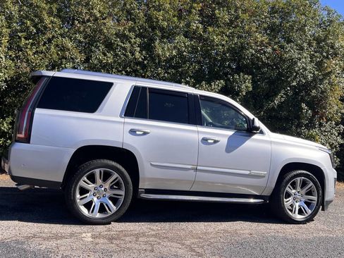 Used 2019 Cadillac Escalade Luxury image 8