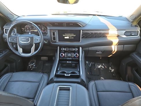 Used 2023 GMC Yukon XL Denali w/ Denali Reserve Package image 9