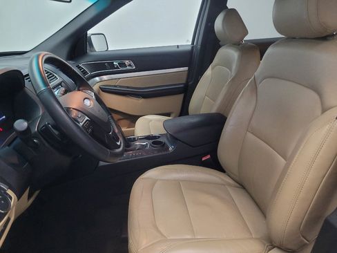 Used 2017 Ford Explorer XLT w/ Equipment Group 202A FWD image 17