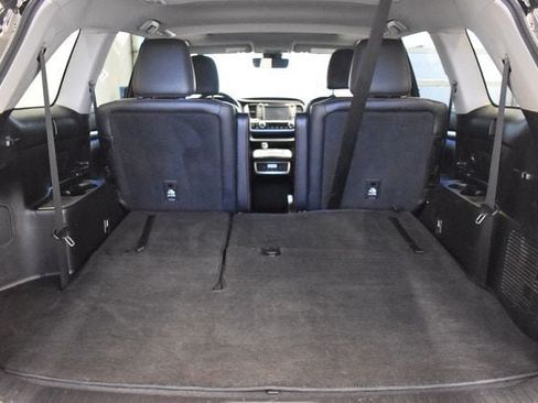 Used 2019 Toyota Highlander SE AWD/4WD image 16