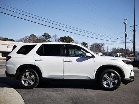 Certified 2025 Honda Pilot EX-L image 9