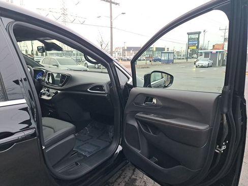 New 2026 Chrysler Pacifica Select image 17