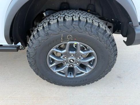 New 2025 Ford Bronco Badlands image 5