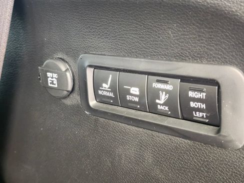 Used 2023 Chrysler Pacifica Limited w/ Uconnect Theater Family Group AWD/4WD image 34