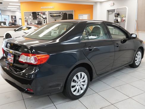 Used 2013 Toyota Corolla LE image 11