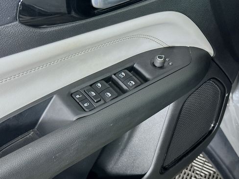 Used 2023 Jeep Compass Limited AWD/4WD image 15