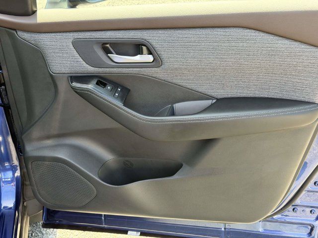 Used 2023 Nissan Rogue SV AWD/4WD image 8