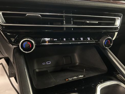 Used 2024 Chevrolet Traverse Z71 image 23