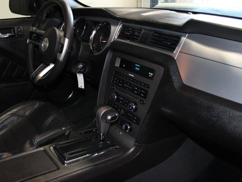 Used 2010 Ford Mustang GT RWD image 26