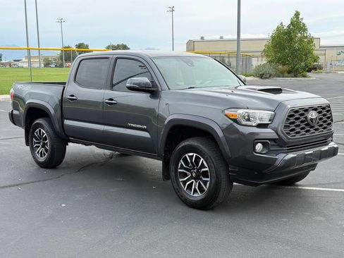 Used 2020 Toyota Tacoma TRD Sport w/ Technology Package AWD/4WD image 10