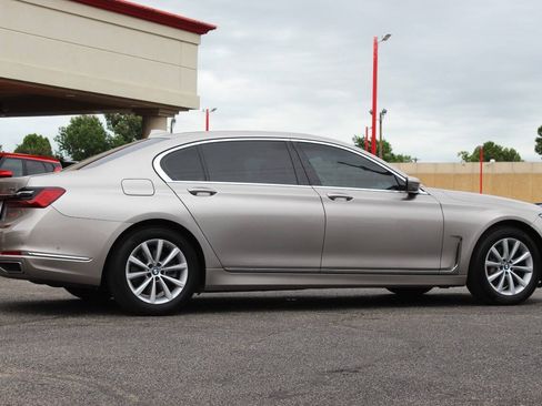 Used 2022 BMW 740i xDrive AWD/4WD image 3