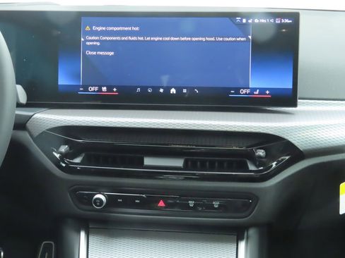 Used 2025 BMW 330i Sedan w/ M Sport Package image 15