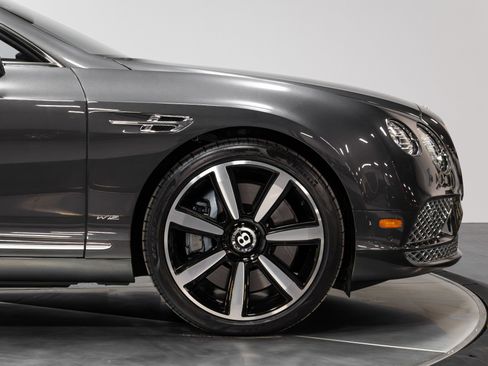 Used 2017 Bentley Continental GT image 18