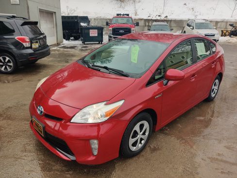 Used 2012 Toyota Prius Three image 2
