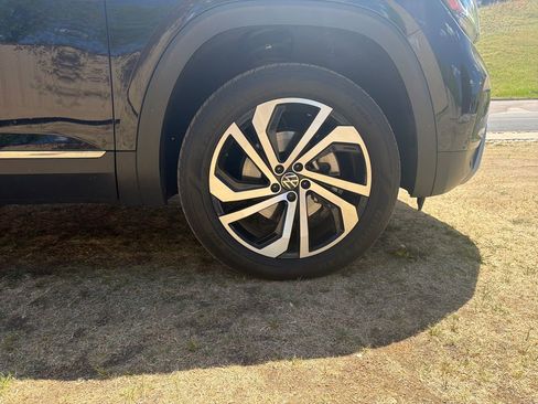 Used 2022 Volkswagen Atlas Cross Sport SEL image 34