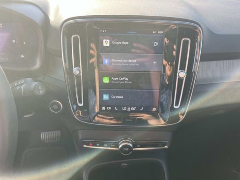 Used 2023 Volvo XC40 B4 Ultimate image 22