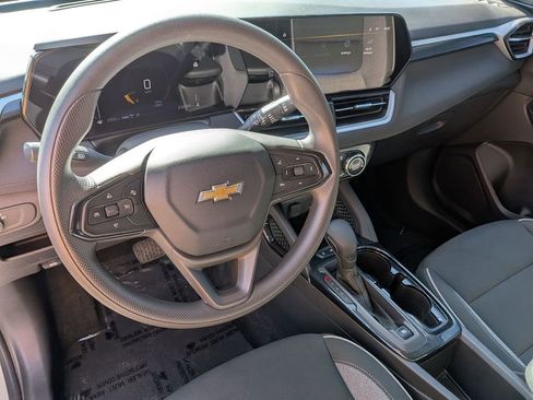 Used 2025 Chevrolet TrailBlazer LT AWD/4WD image 14