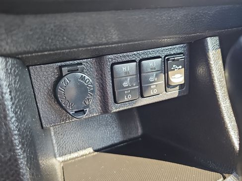 Used 2015 Toyota Corolla S Premium FWD image 26