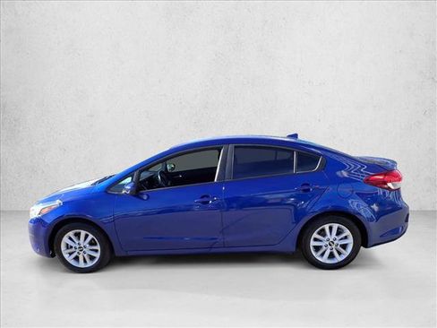 Used 2017 Kia Forte S image 2