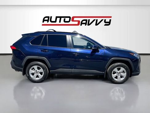 Used 2021 Toyota RAV4 XLE w/ Convenience Package FWD image 8