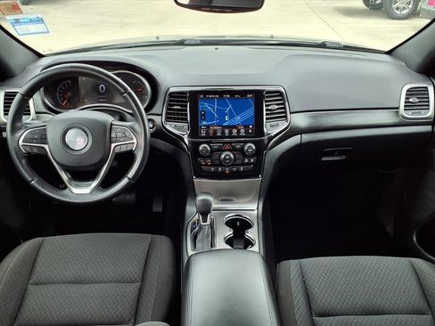 Used 2020 Jeep Grand Cherokee Laredo w/ 18" Wheel & 8.4" Radio Group RWD image 14