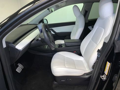 Used 2021 Tesla Model Y Performance AWD/4WD image 3