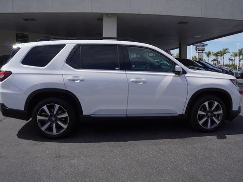 Used 2023 Honda Pilot Elite image 3