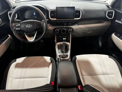 Used 2025 Hyundai Venue SEL FWD image 28