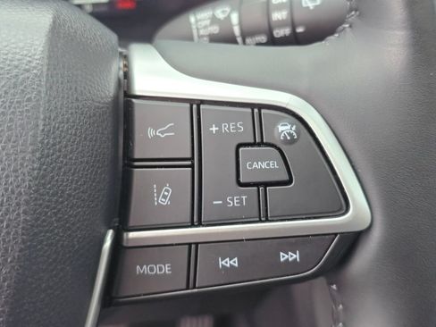 Used 2023 Toyota Highlander Platinum AWD/4WD image 25