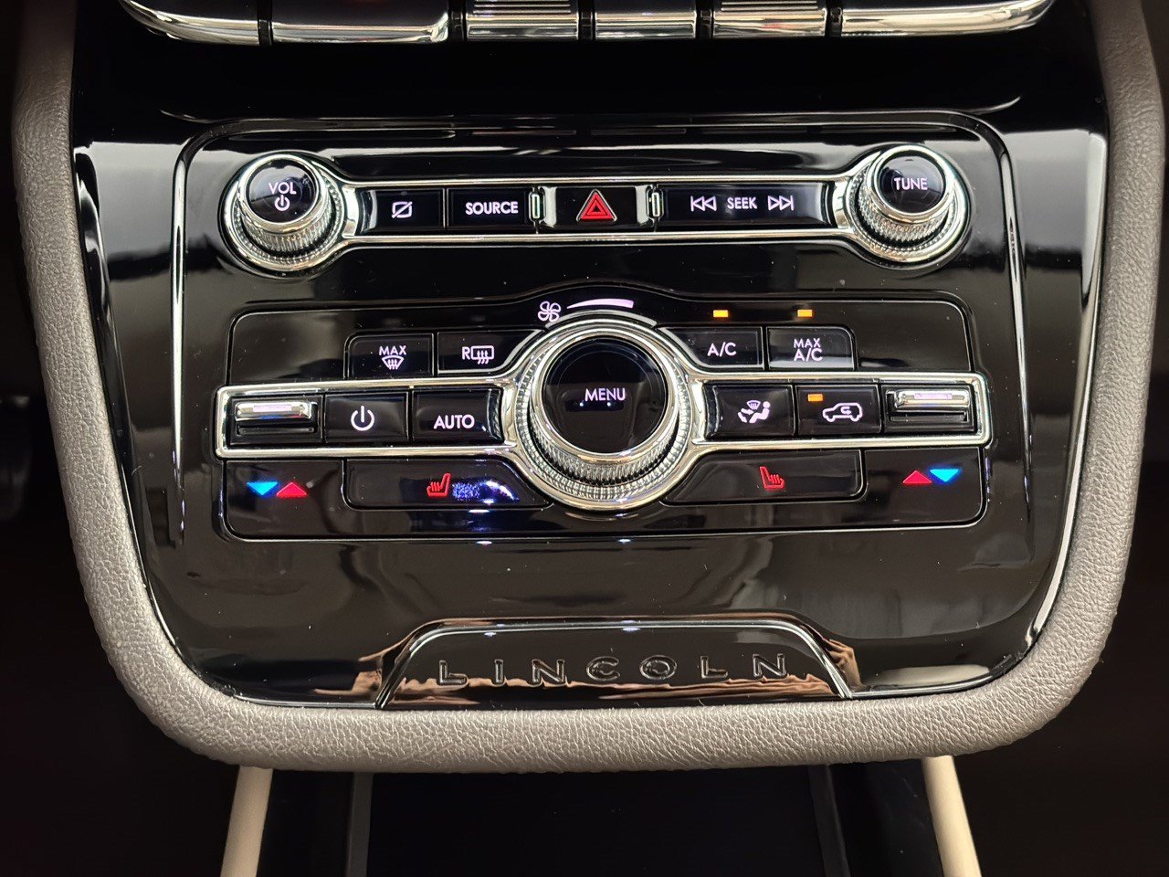 Used 2021 Lincoln Corsair FWD w/ Convenience Package image 22