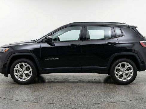 Used 2025 Jeep Compass Latitude AWD/4WD image 5