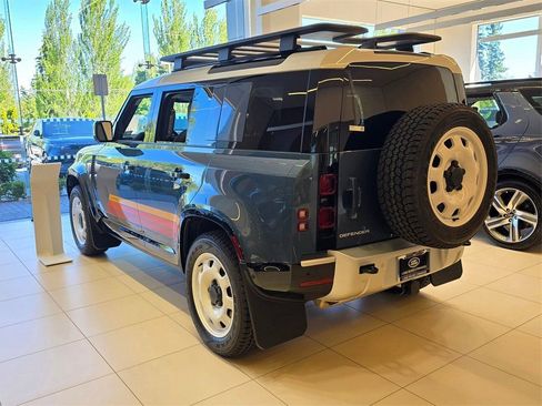 Used 2025 Land Rover Defender 110 S image 4