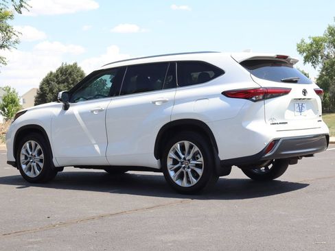 Used 2021 Toyota Highlander Limited AWD/4WD image 8